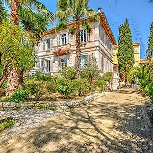 Claudia Centre - Parking 3* Cannes