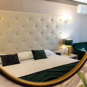 Le Fouquet's Otel 4*