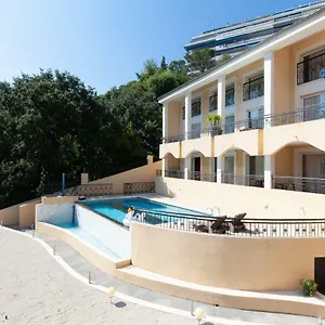 Aparthotel D'azur Riou