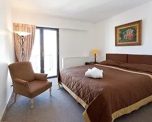 Relais De La Reine Hotel